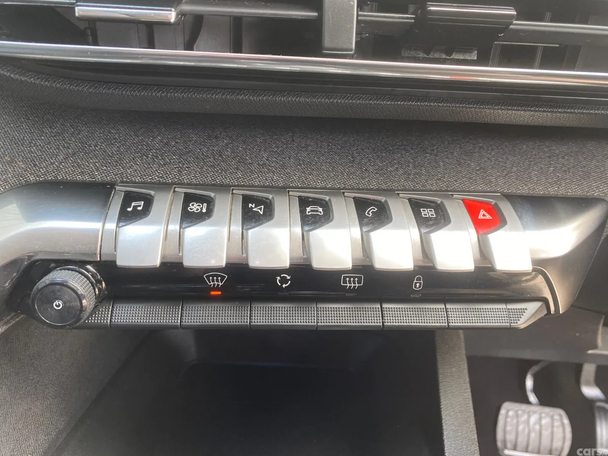 Peugeot 5008 MPV, Diesel, 2022, Red