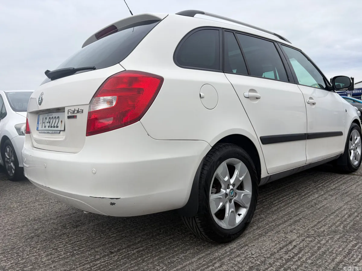 Skoda Fabia Hatchback, Petrol, 2011, White