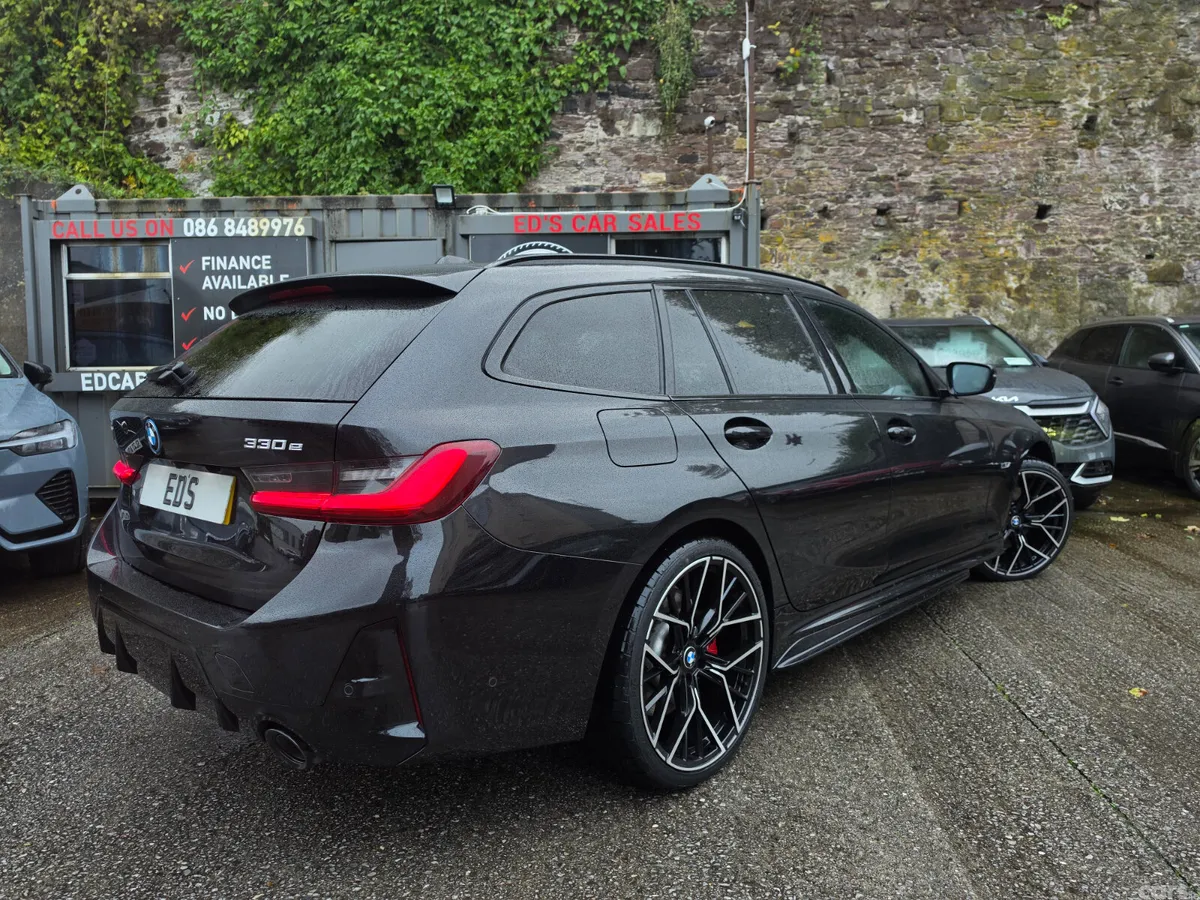 BMW 3-Series Estate, Petrol Hybrid, 2023, Black
