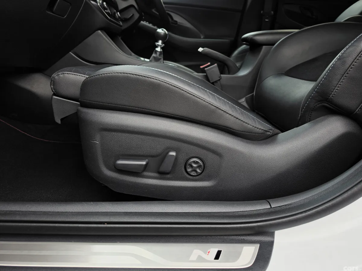 Hyundai i30 Hatchback, Petrol, 2018, White