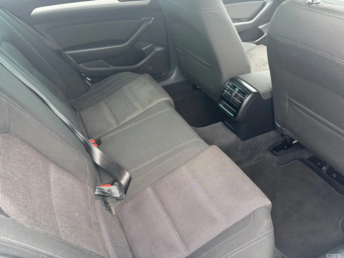 Volkswagen Passat Saloon, Diesel, 2017, Silver