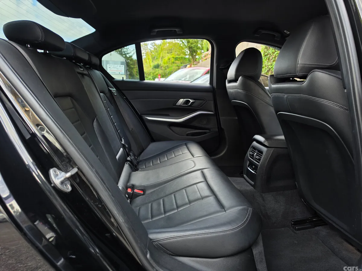 BMW 3-Series Saloon, Petrol Hybrid, 2020, Black