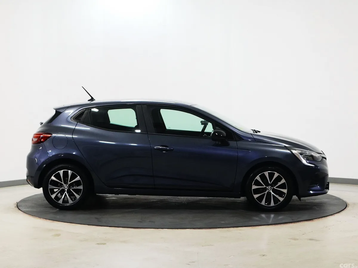 Renault Clio Hatchback, Petrol, 2023, Grey