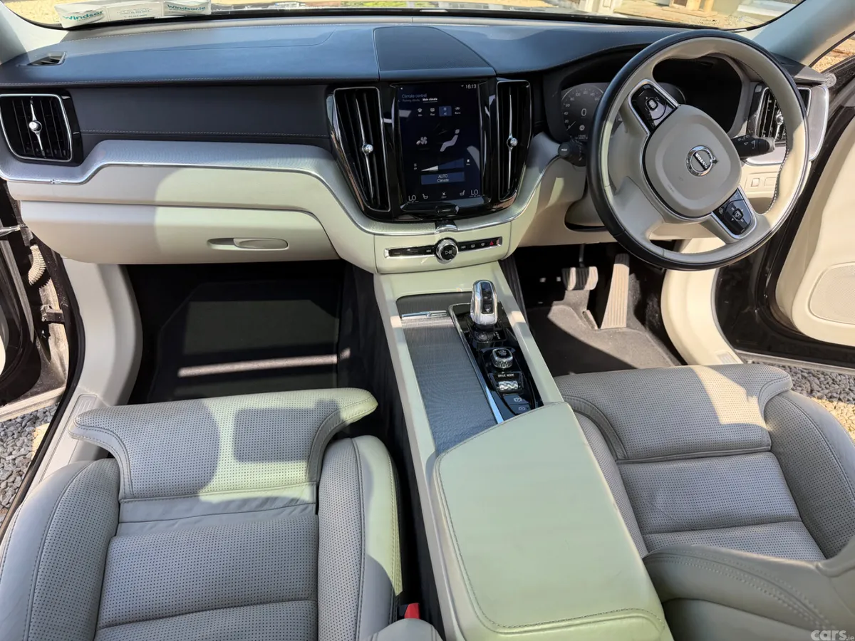 Volvo XC60 SUV, Petrol Plug-in Hybrid, 2018, Black