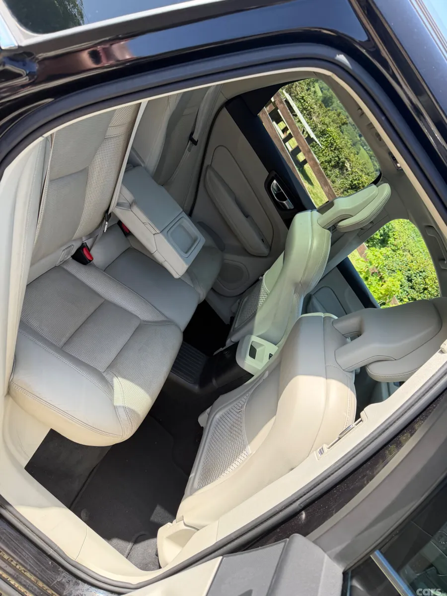 Volvo XC60 SUV, Petrol Plug-in Hybrid, 2018, Black