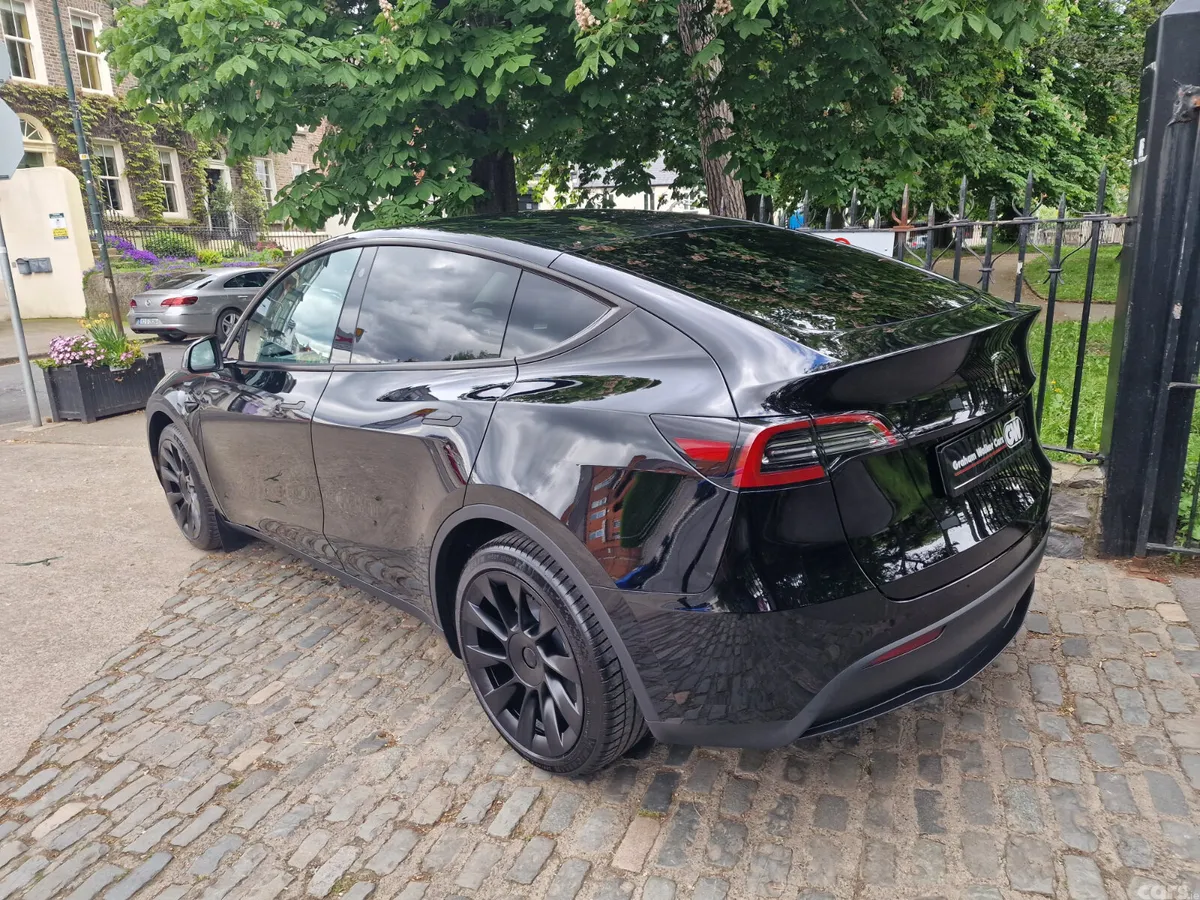 Tesla Model Y MPV, Electric, 2023, Black