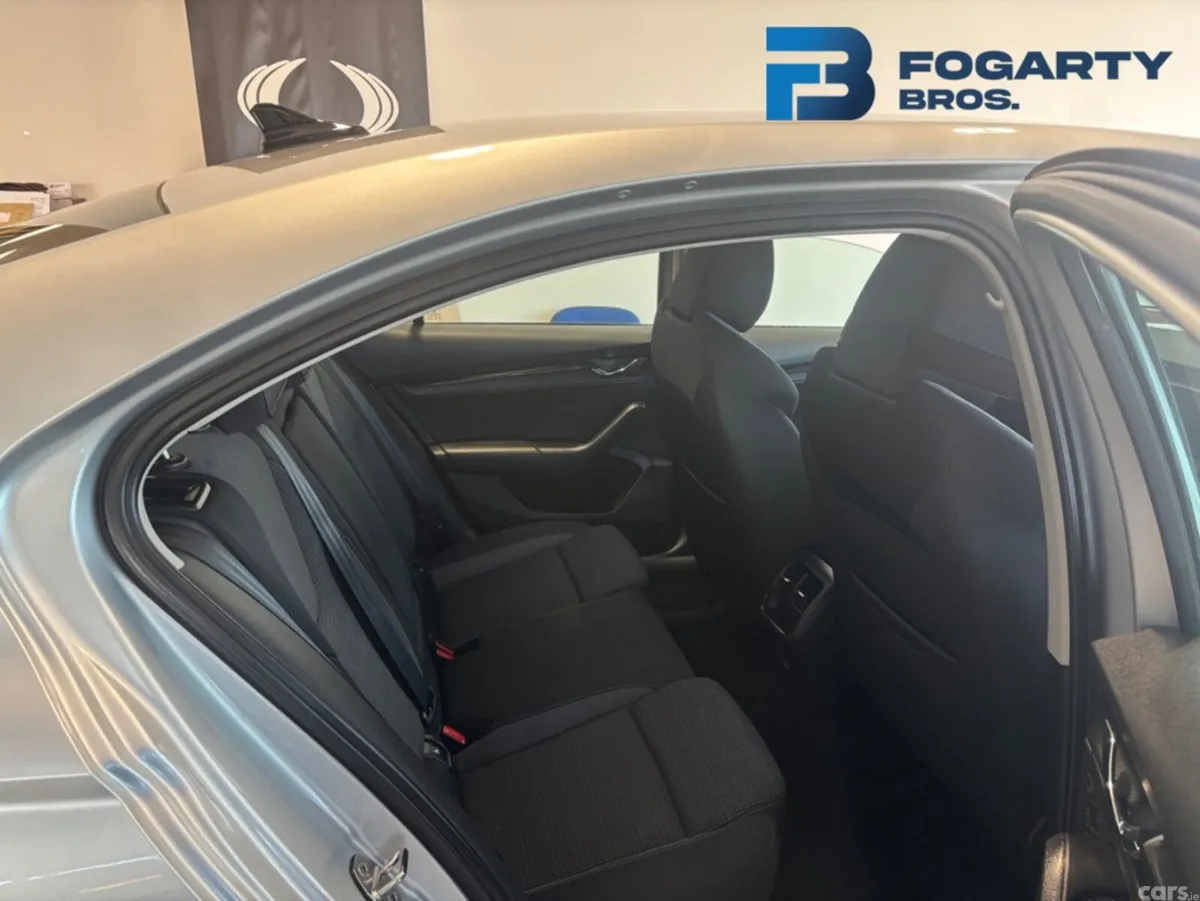 Skoda Octavia Saloon, Diesel, 2023, Grey