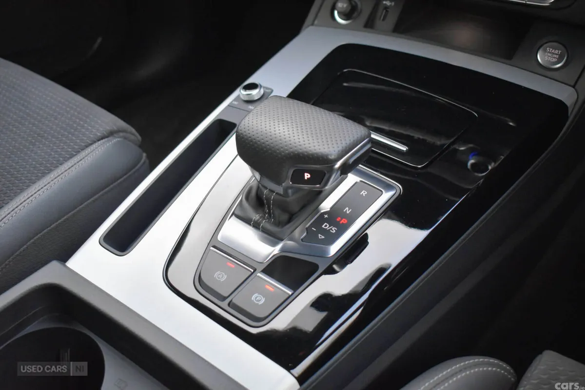 Audi Q5 SUV, Diesel Hybrid, 2023, Green