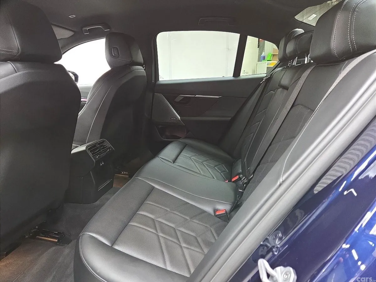BMW 5-Series Saloon, Petrol Plug-in Hybrid, 2025, Blue
