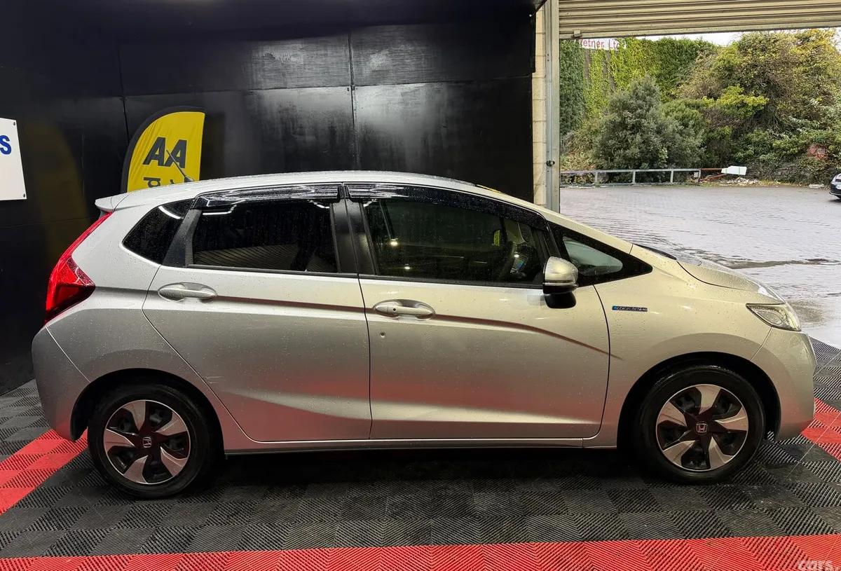 Honda Fit Hatchback, Petrol Hybrid, 2016, Silver