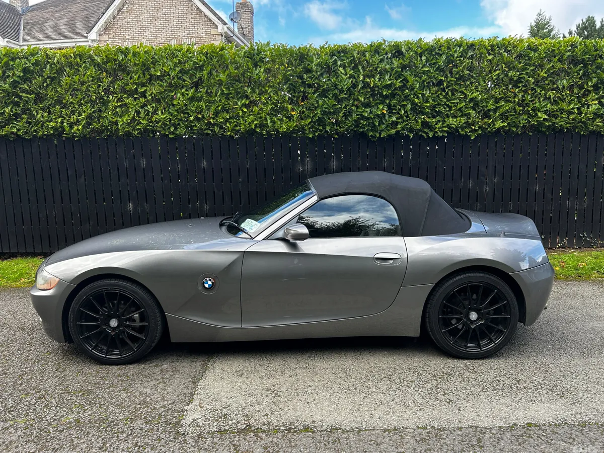 BMW Z4 Convertible, Petrol, 2005, Grey