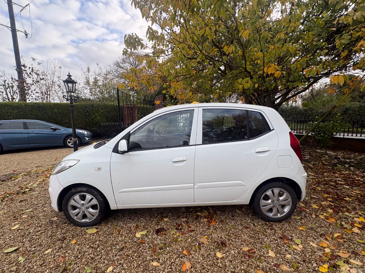 Hyundai i10 Hatchback, Petrol, 2013, White