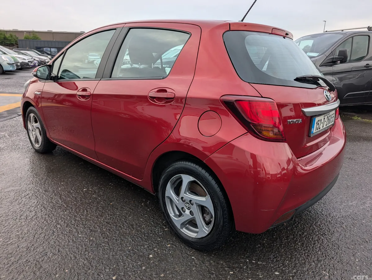 Toyota Yaris Hatchback, Petrol Hybrid, 2015, Red