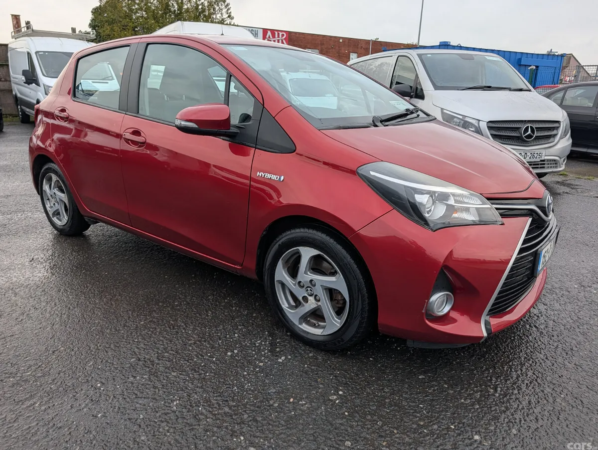 Toyota Yaris Hatchback, Petrol Hybrid, 2015, Red