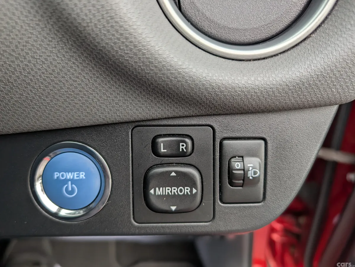 Toyota Yaris Hatchback, Petrol Hybrid, 2015, Red