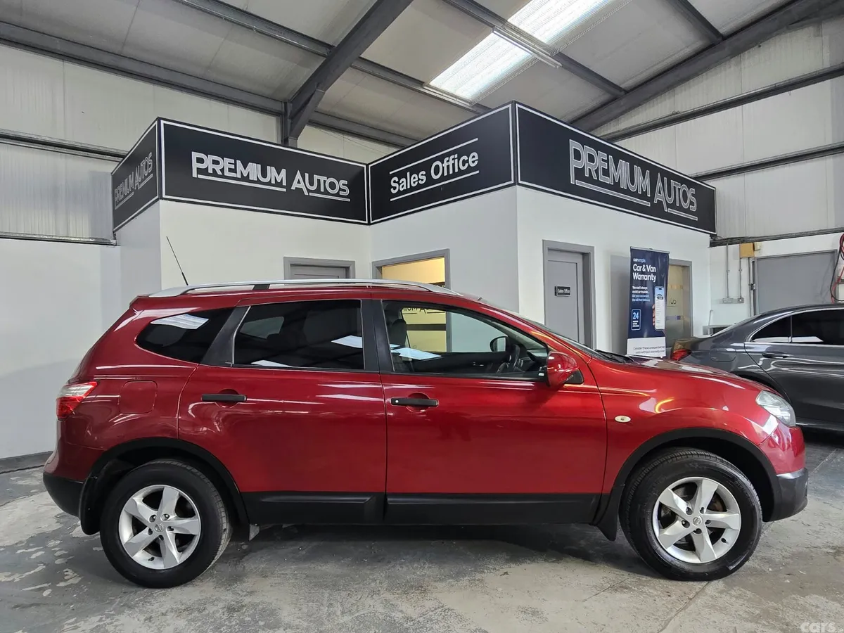 Nissan Qashqai+2 MPV, Diesel, 2014, Red