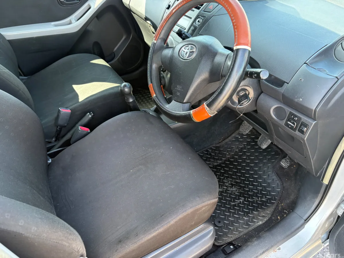Toyota Yaris Hatchback, Petrol, 2010, Silver