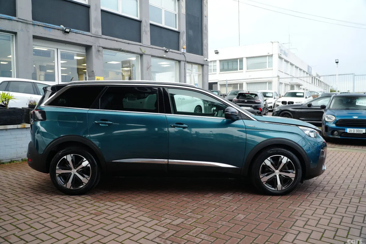 Peugeot 5008 MPV, Diesel, 2021, Blue