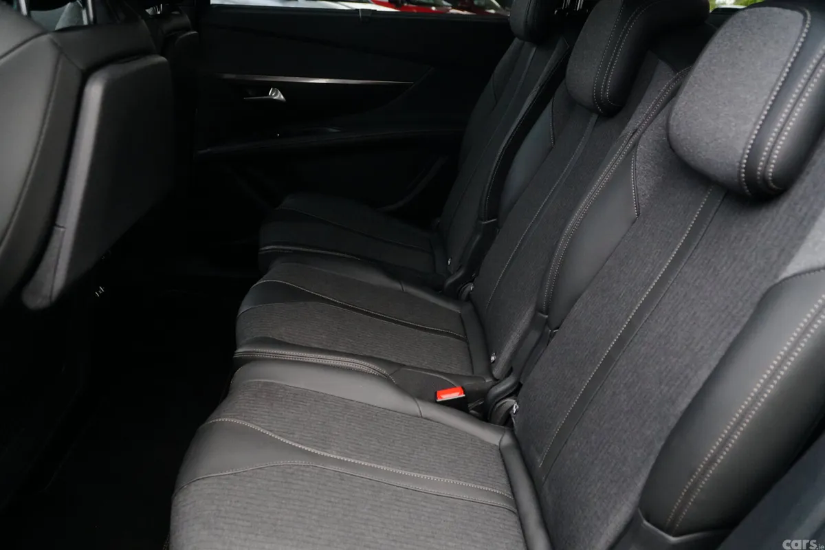 Peugeot 5008 MPV, Diesel, 2021, Blue