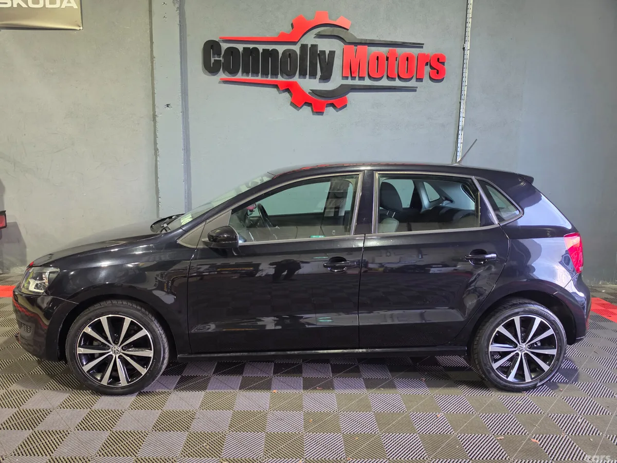 Volkswagen Polo Hatchback, Petrol, 2012, Black