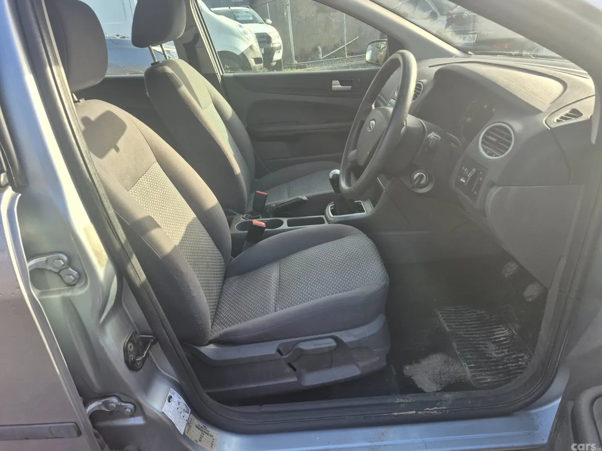 Ford Focus Hatchback, Petrol, 2005, Silver