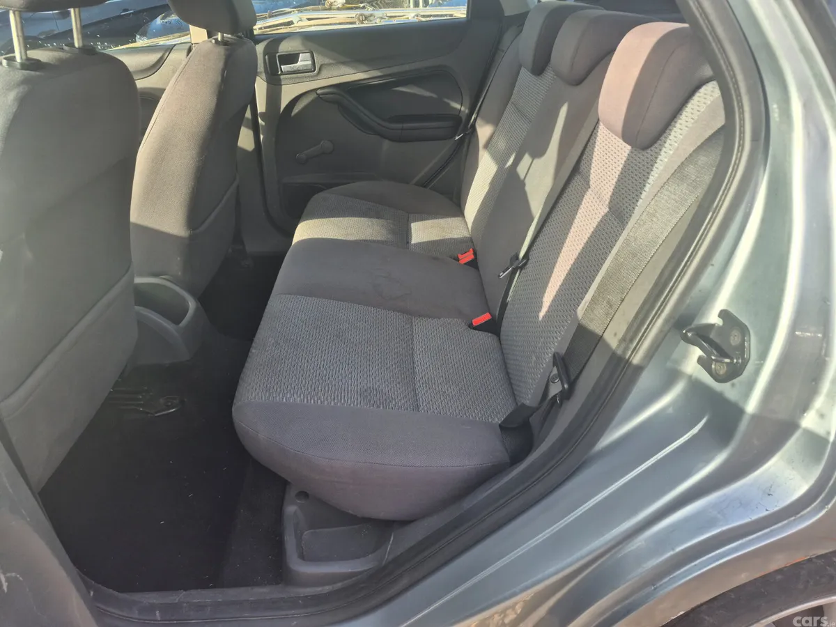 Ford Focus Hatchback, Petrol, 2005, Silver