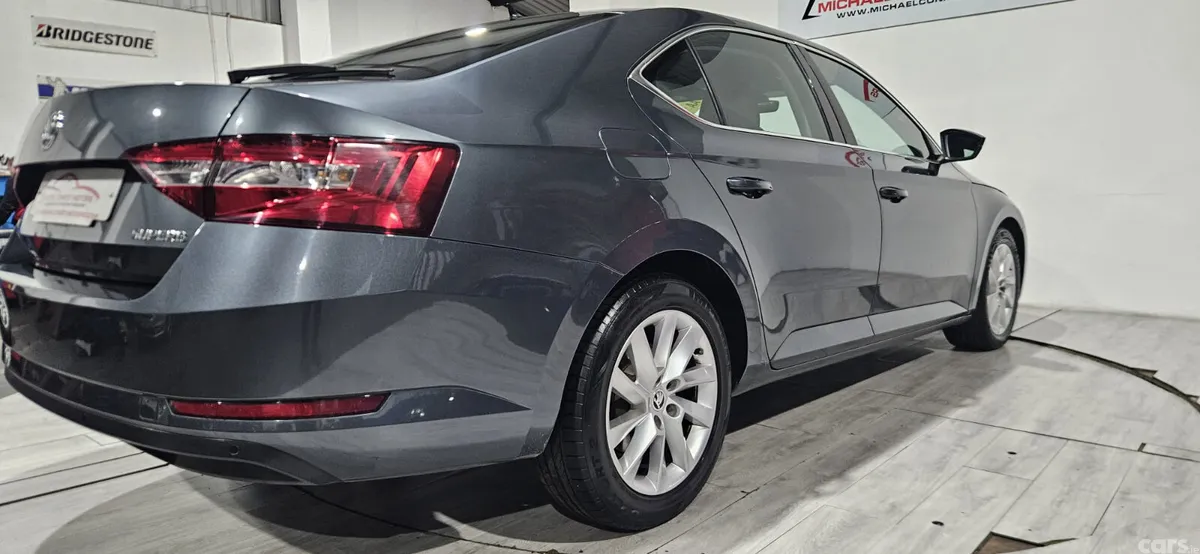 Skoda Superb Hatchback, Diesel, 2018, Grey