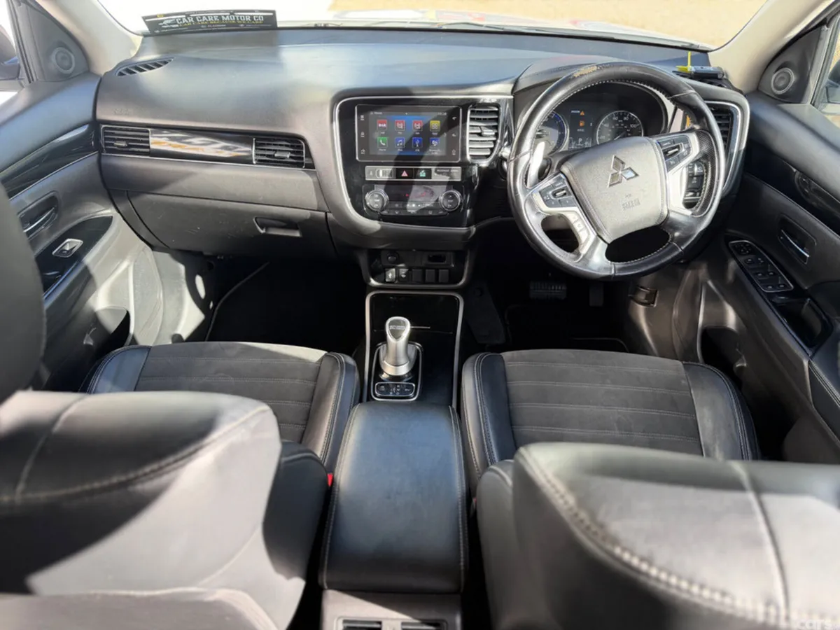Mitsubishi Outlander SUV, Petrol Plug-in Hybrid, 2019, White