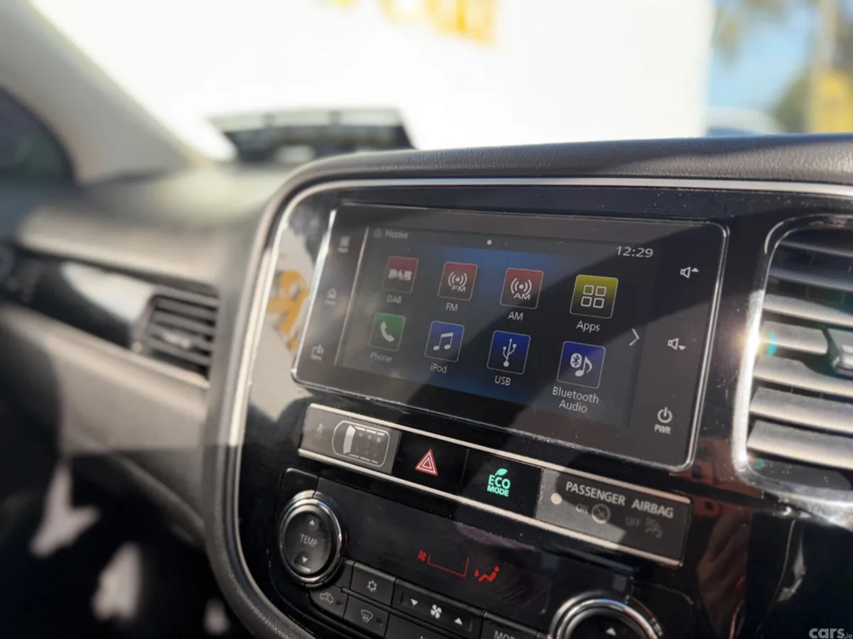 Mitsubishi Outlander SUV, Petrol Plug-in Hybrid, 2019, White