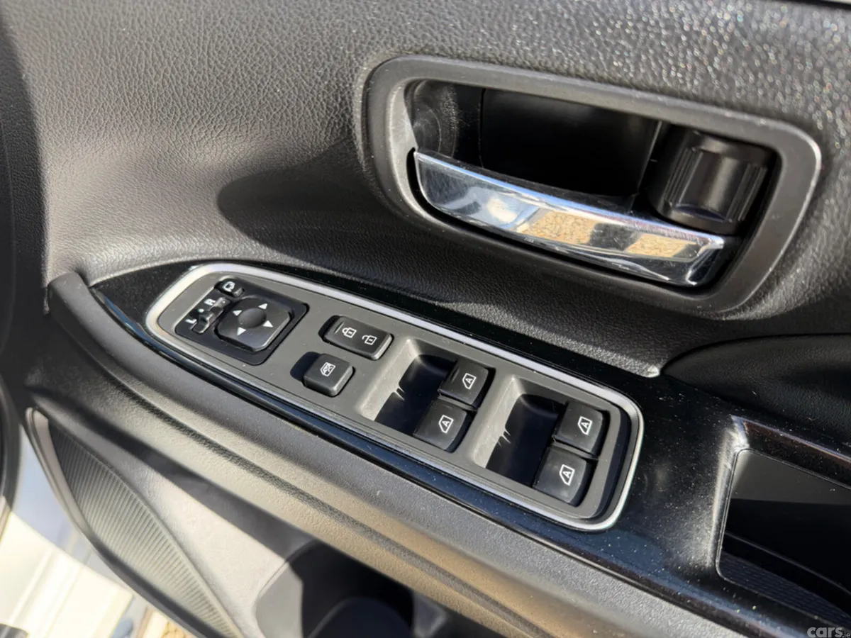 Mitsubishi Outlander SUV, Petrol Plug-in Hybrid, 2019, White