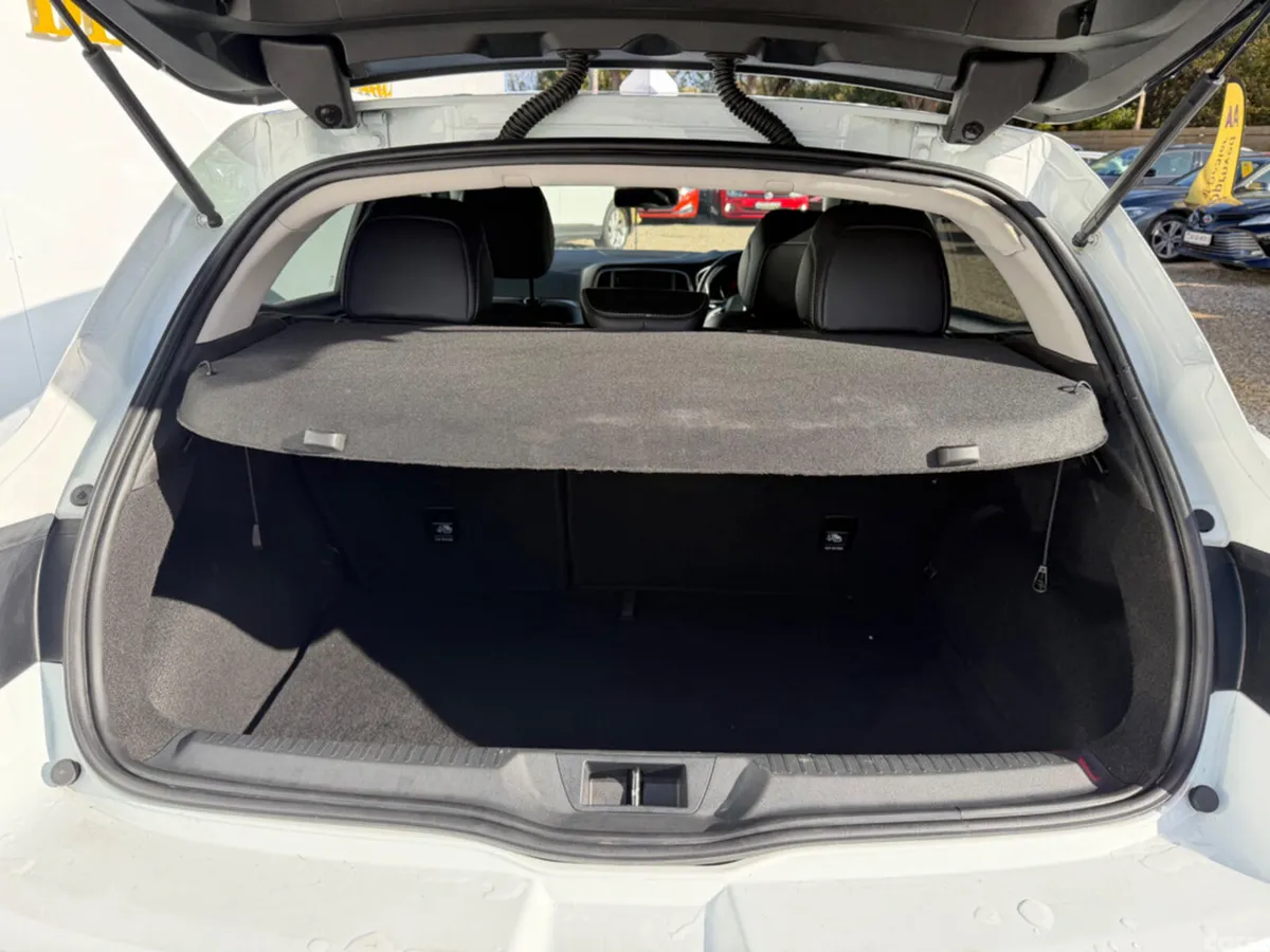 Renault Megane Hatchback, Diesel, 2017, White