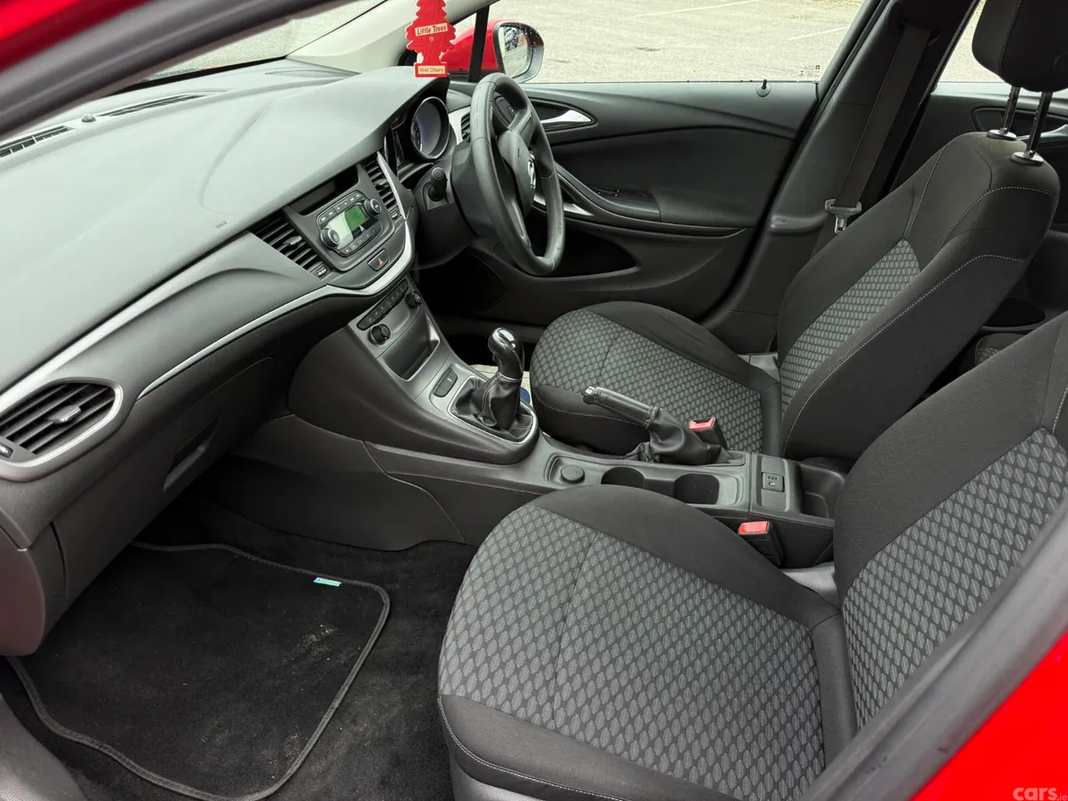 Opel Astra Hatchback, Diesel, 2016, Red