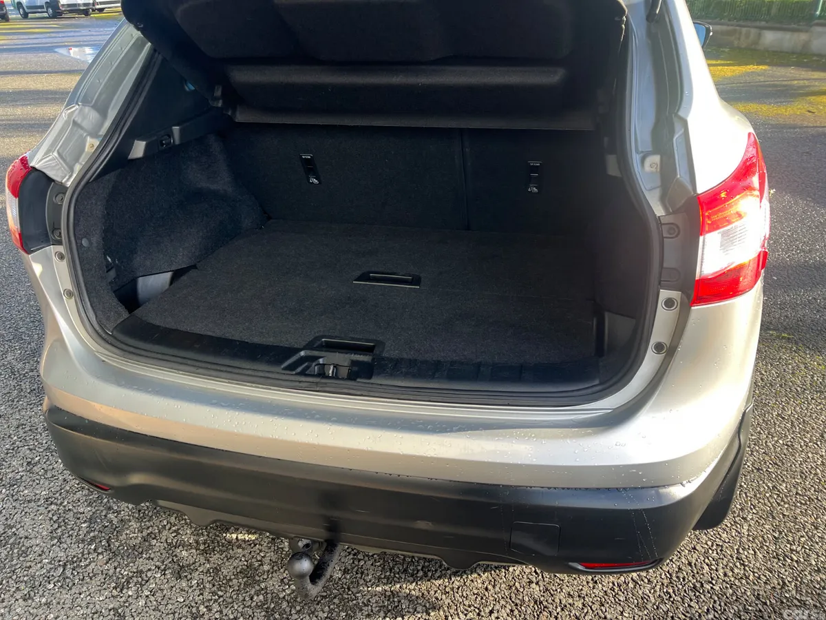 Nissan Qashqai Hatchback, Diesel, 2016, Silver