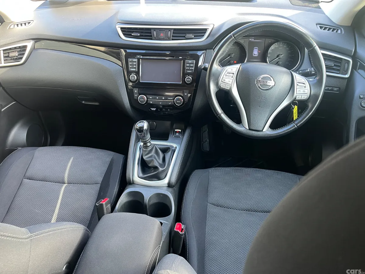 Nissan Qashqai Hatchback, Diesel, 2016, Silver
