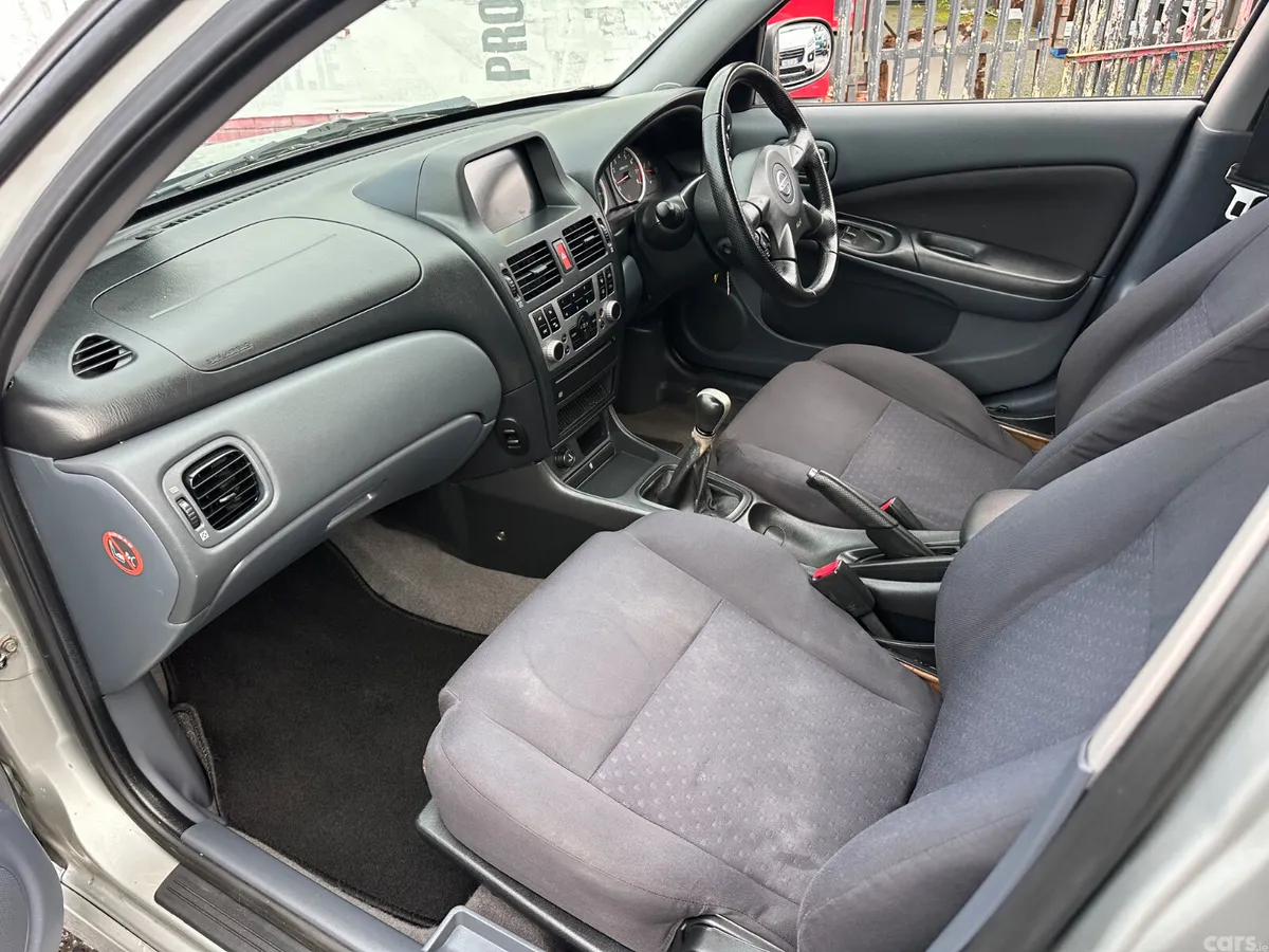 Nissan Almera Hatchback, Petrol, 2006, Silver