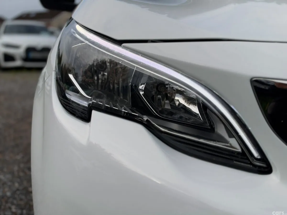 Peugeot 3008 SUV, Petrol, 2017, White