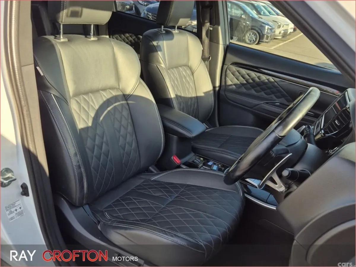 Mitsubishi Outlander SUV, Petrol Plug-in Hybrid, 2019, White