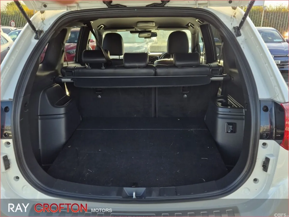 Mitsubishi Outlander SUV, Petrol Plug-in Hybrid, 2019, White