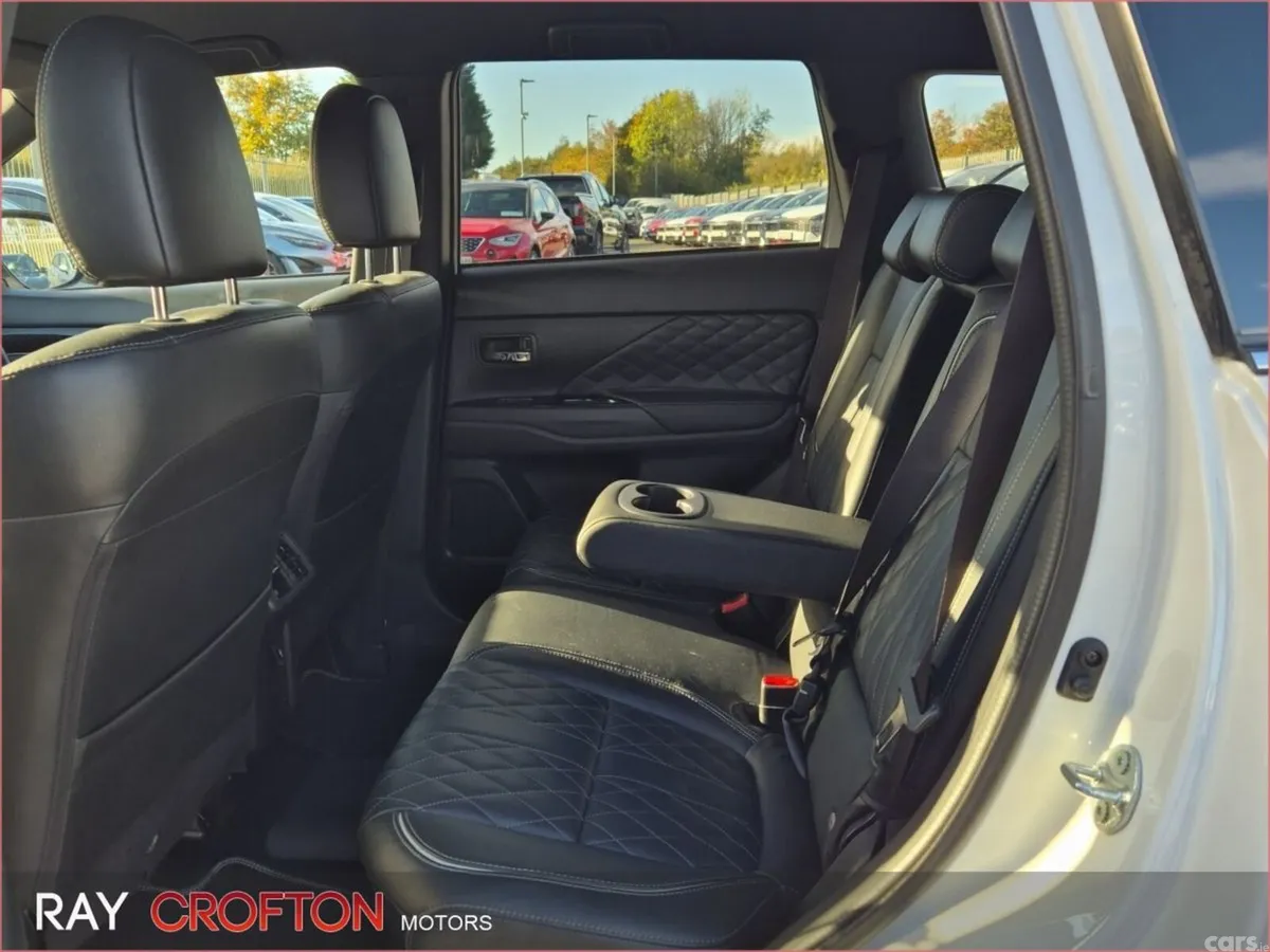 Mitsubishi Outlander SUV, Petrol Plug-in Hybrid, 2019, White