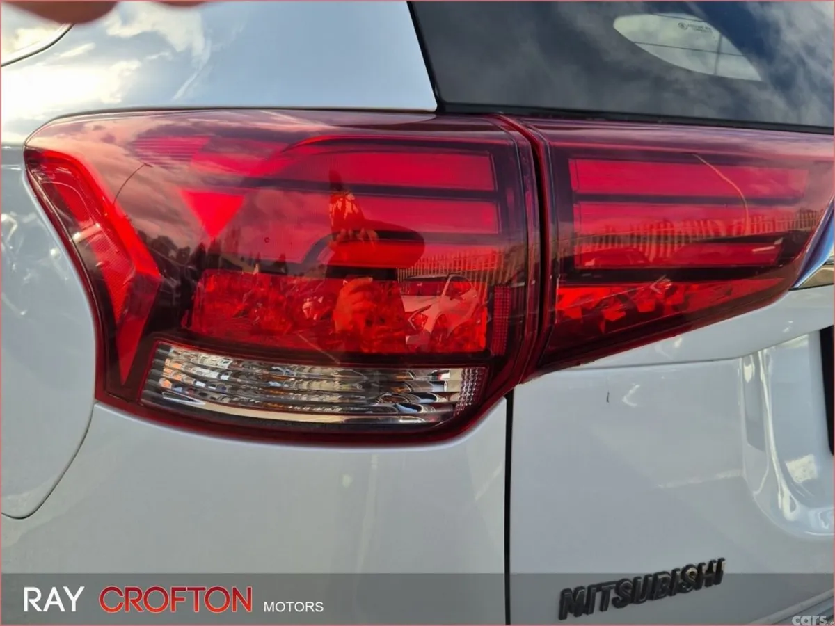 Mitsubishi Outlander SUV, Petrol Plug-in Hybrid, 2019, White