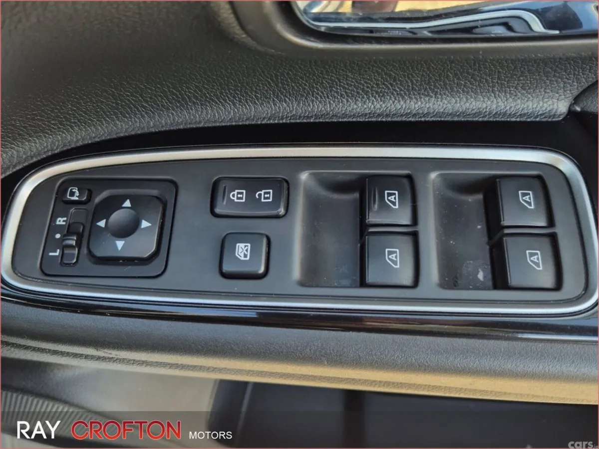 Mitsubishi Outlander SUV, Petrol Plug-in Hybrid, 2019, White