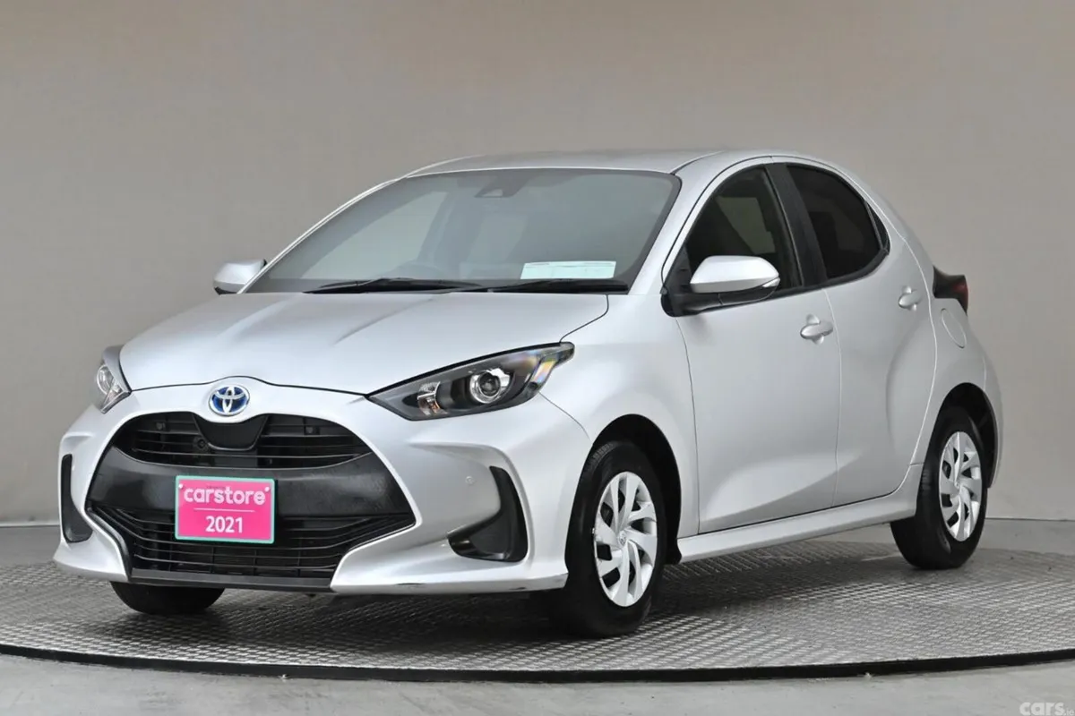 Toyota Yaris Hatchback, Petrol Hybrid, 2021, Silver