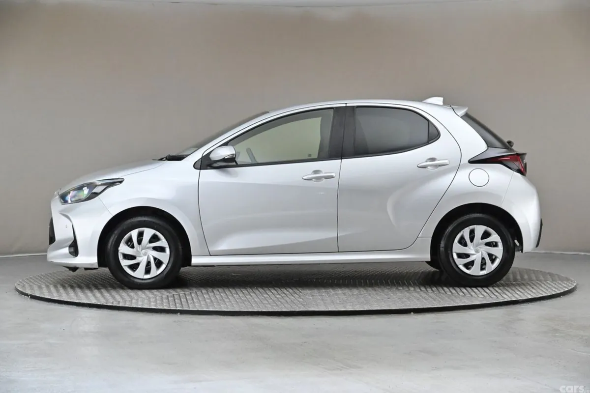 Toyota Yaris Hatchback, Petrol Hybrid, 2021, Silver
