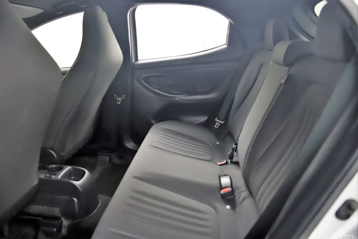 Toyota Yaris Hatchback, Petrol Hybrid, 2021, Silver