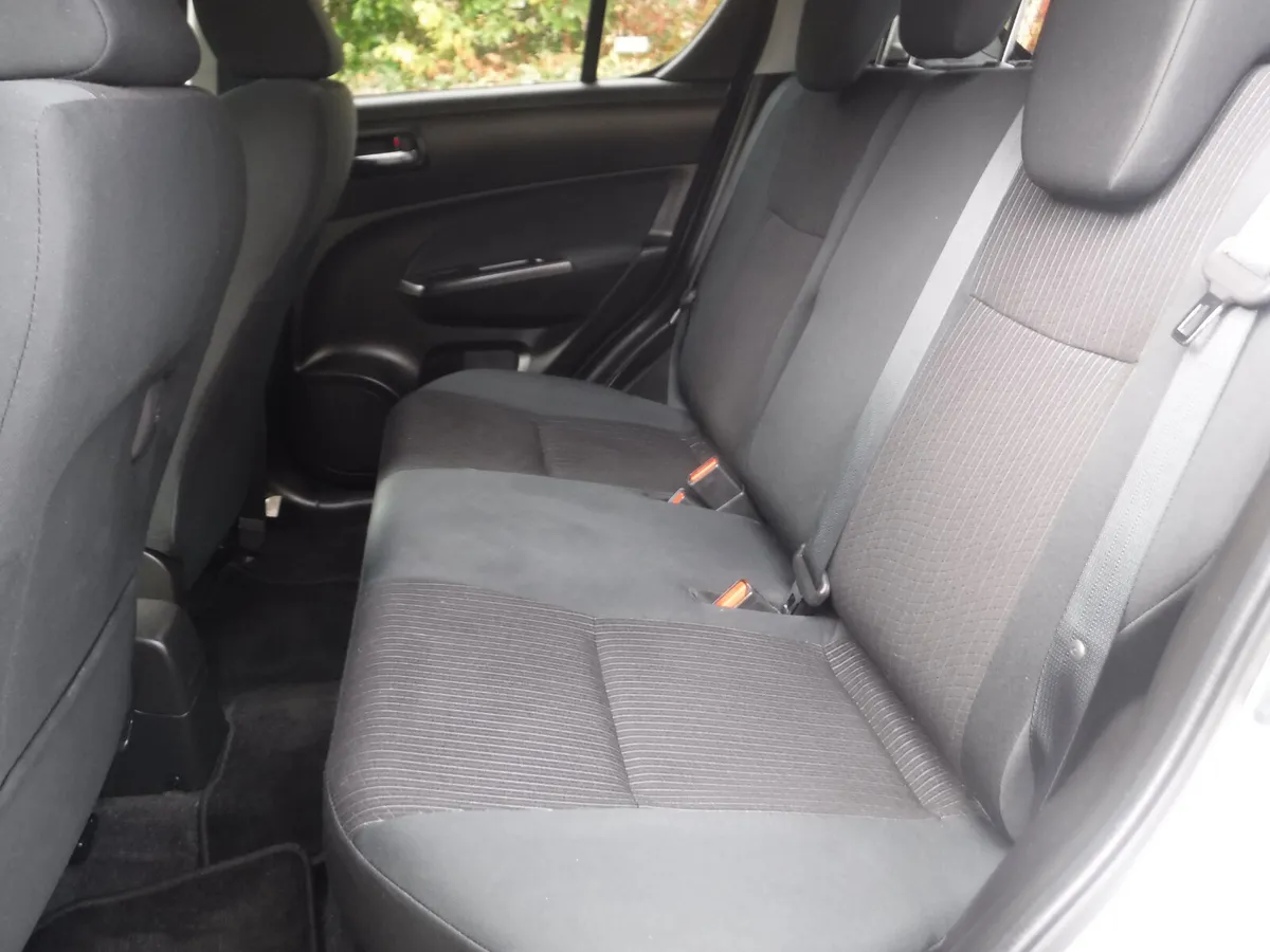 Suzuki Swift Hatchback, Petrol, 2015, Silver