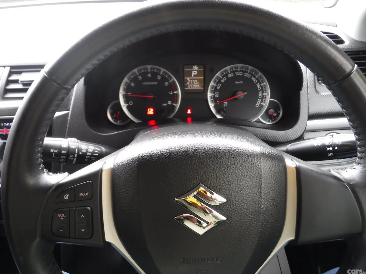 Suzuki Swift Hatchback, Petrol, 2015, Silver
