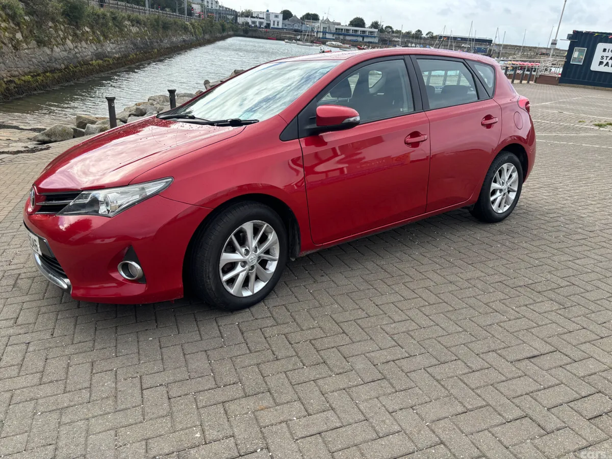 Toyota Auris MPV, Petrol, 2014, Red