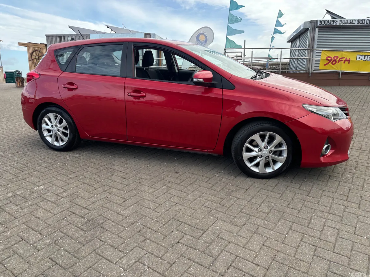 Toyota Auris MPV, Petrol, 2014, Red