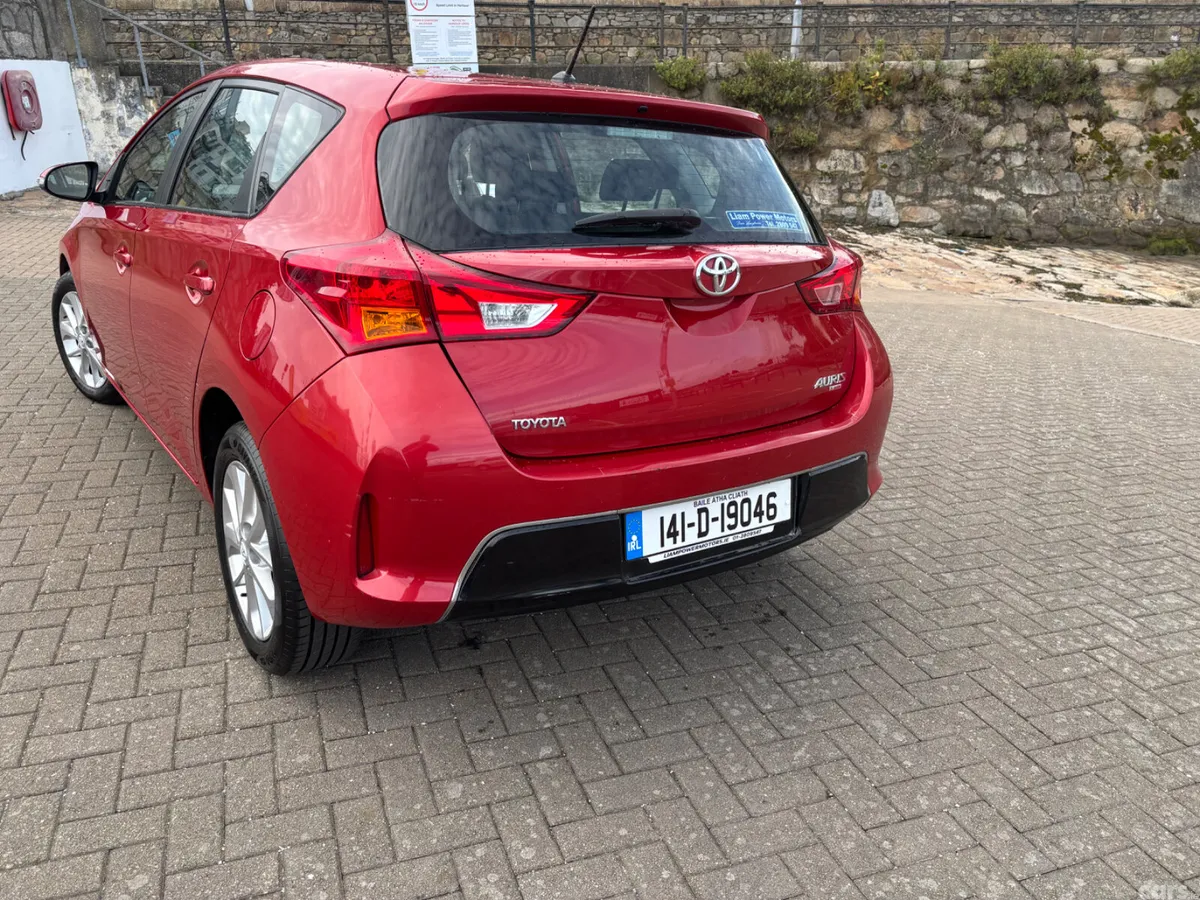 Toyota Auris MPV, Petrol, 2014, Red
