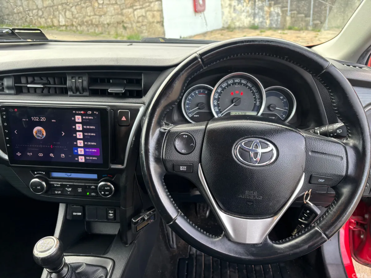 Toyota Auris MPV, Petrol, 2014, Red